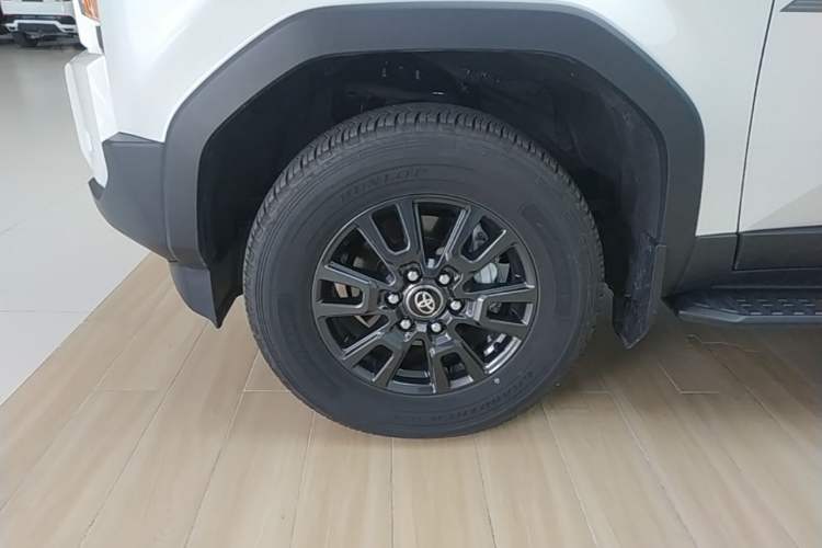 Used Toyota Prado 2025 2.4T All-Weather TX Version 5 Seats Left Front Wheel Hub