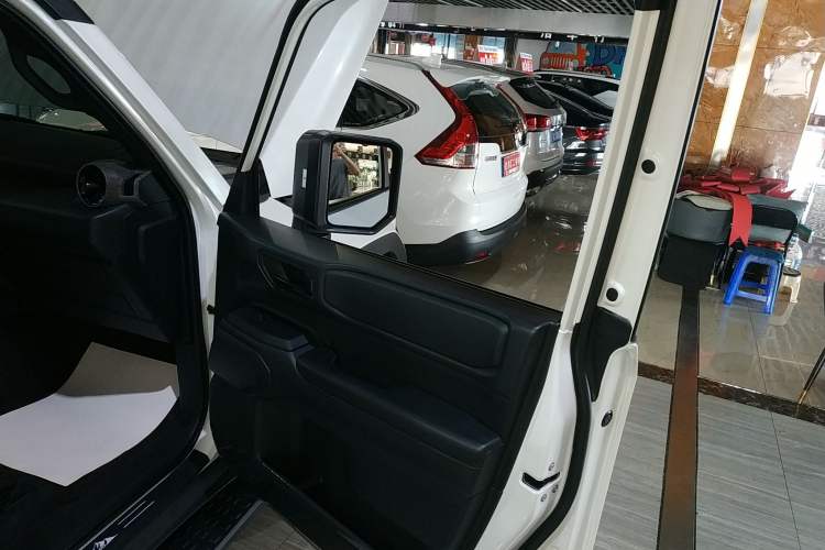 Used Toyota Prado 2025 2.4T Cross-Border BX Edition 5 Seats Right Front Door Interior