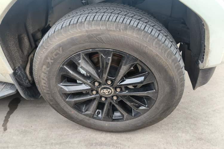 Used Toyota Prado 2025 2.4T Flagship VX Version 5 Seats Right Front Wheel Hub