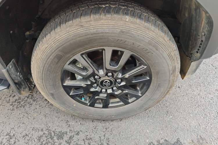 Used Toyota Prado 2025 2.4T All-Weather TX Version 5 Seats Right Front Wheel Hub