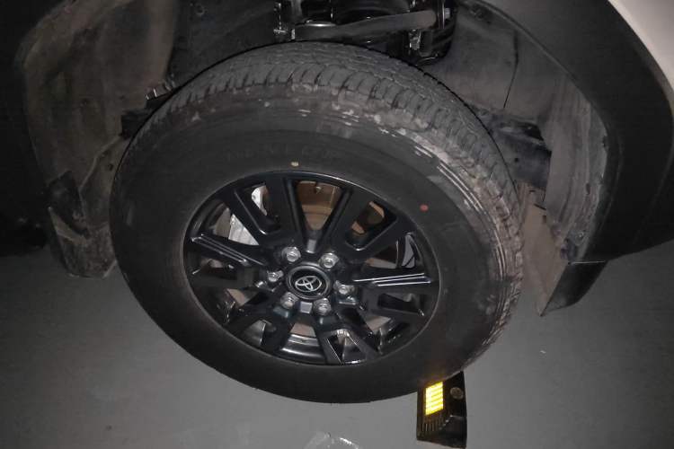Used Toyota Prado 2025 2.4T All-Weather TX Version 5 Seats Right Front Wheel Hub
