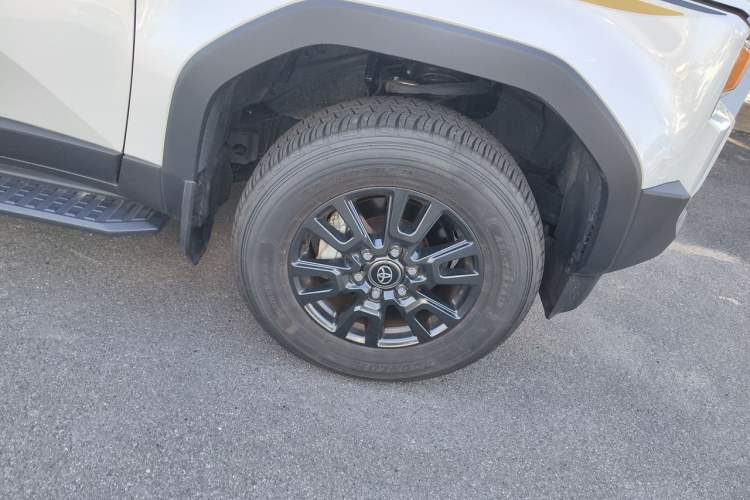 Used Toyota Prado 2025 2.4T All-Weather TX Version 5 Seats Right Front Wheel Hub