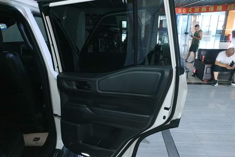 Used Toyota Prado 2025 2.4T Cross-Border BX Edition 5 Seats Right Rear Door Interior