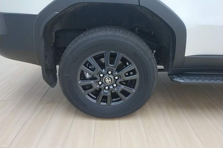 Used Toyota Prado 2025 2.4T All-Weather TX Version 5 Seats Right Rear Wheel Hub