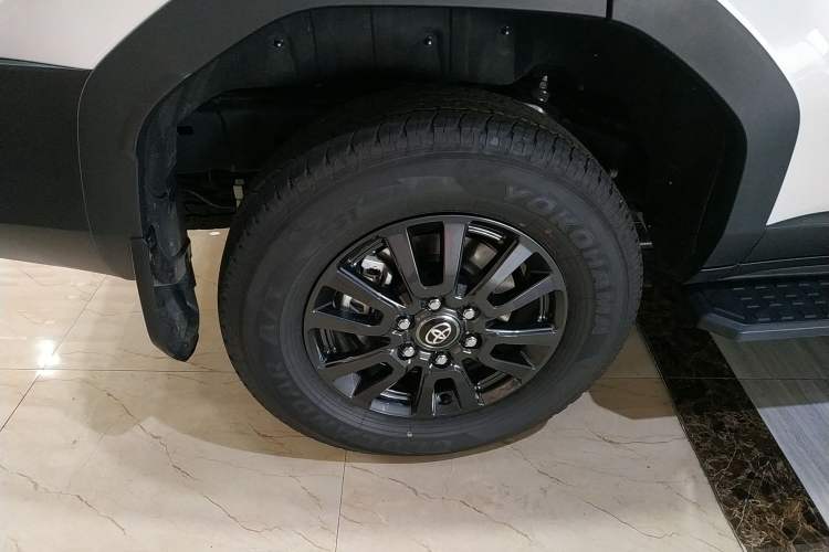 Used Toyota Prado 2025 2.4T Cross-Border BX Edition 5 Seats Right Rear Wheel Hub
