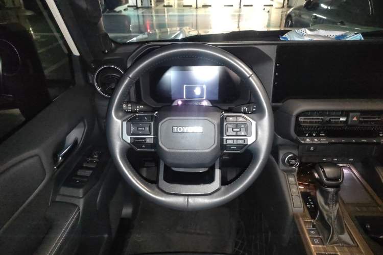 Used Toyota Prado 2025 2.4T All-Weather TX Version 5 Seats Steering Wheel