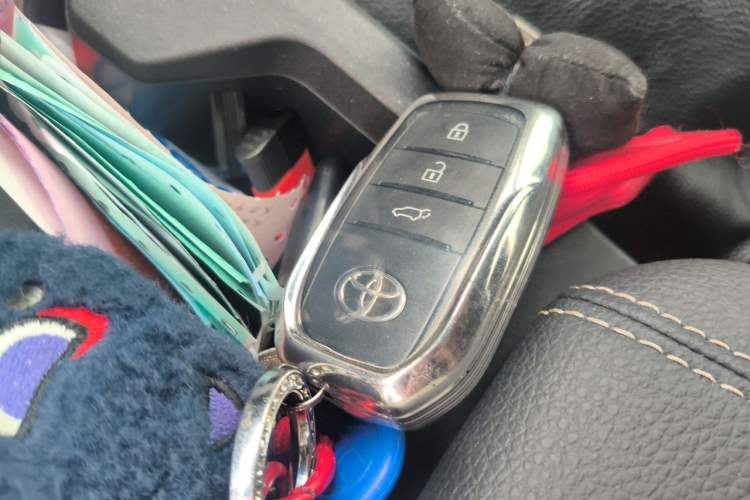 Used Toyota Prado 2025 2.4T Flagship VX Version 5 Seats Vehicle Key