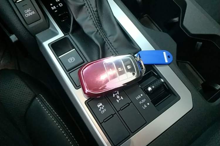 Used Toyota Prado 2025 2.4T All-Weather TX Version 5 Seats Vehicle Key