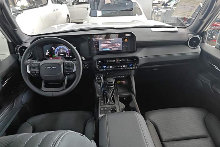 Used Toyota Prado 2026 Model 2.4T All-Round TX Edition 5-seater Center Console