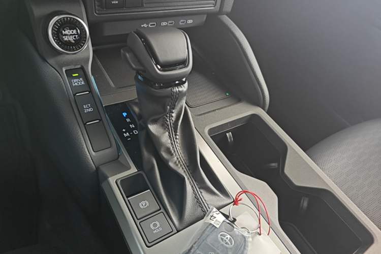 Used Toyota Prado 2026 Model 2.4T All-Round TX Edition 5-seater Gear Lever