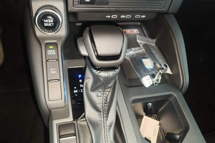 Used Toyota Prado 2026 Model 2.4T All-Round TX Edition 5-seater Gear Lever