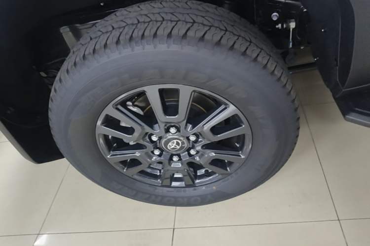 Used Toyota Prado 2026 Model 2.4T All-Round TX Edition 5-seater Right Rear Wheel Hub