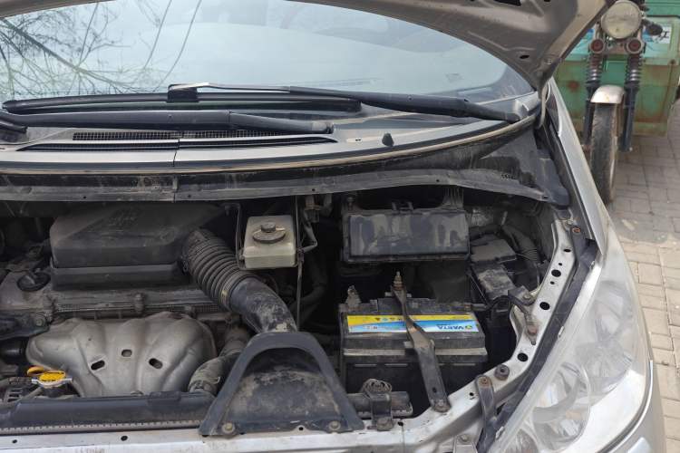 Used Toyota Previa 2004 2.4L AT Engine Bay Left