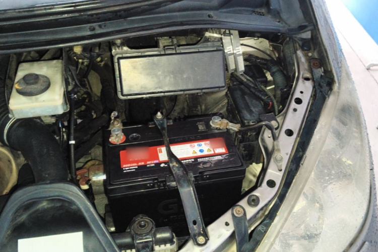Used Toyota Previa 2004 2.4L AT Engine Bay Left