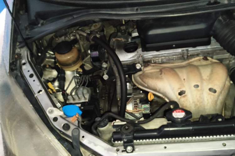 Used Toyota Previa 2004 2.4L AT Engine Bay Right