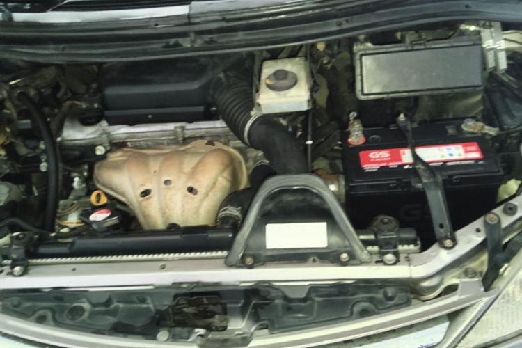 Used Toyota Previa 2004 2.4L AT Engine Bay