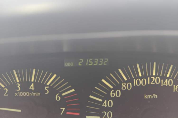 Used Toyota Previa 2004 2.4L AT Odometer Close Up