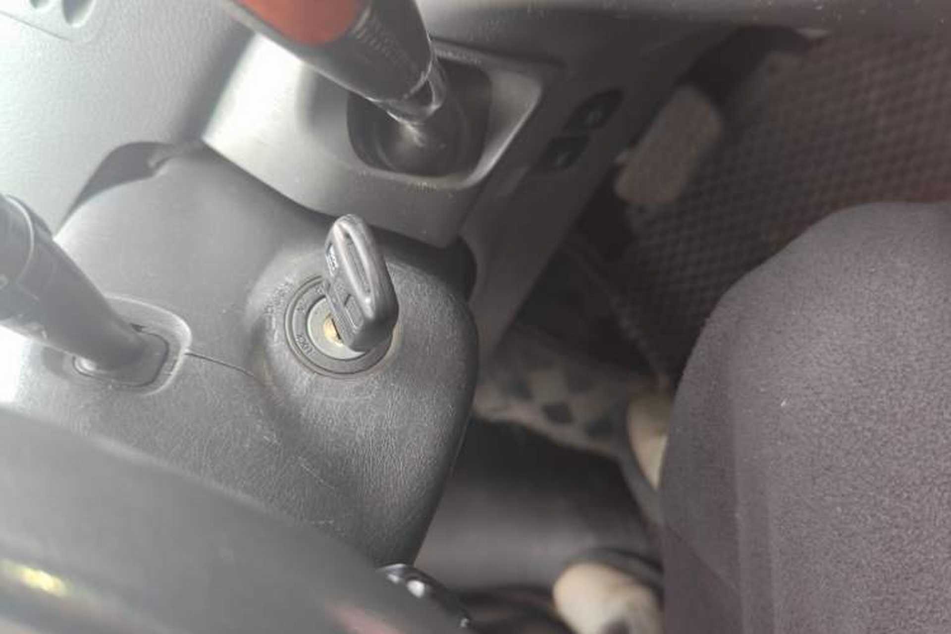 Used Toyota Previa 2004 2.4L AT Vehicle Key