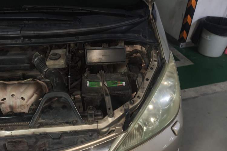 Used Toyota Previa 2004 2.4L AT Engine Bay Left