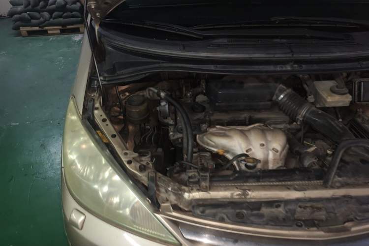 Used Toyota Previa 2004 2.4L AT Engine Bay Right