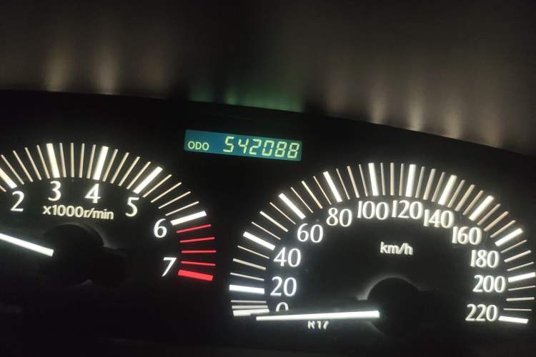 Used Toyota Previa 2004 2.4L AT Odometer Close Up