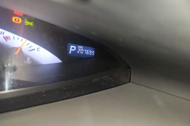 Used Toyota Previa 2006 2.4L 7-Seater Luxury Edition Odometer Close Up