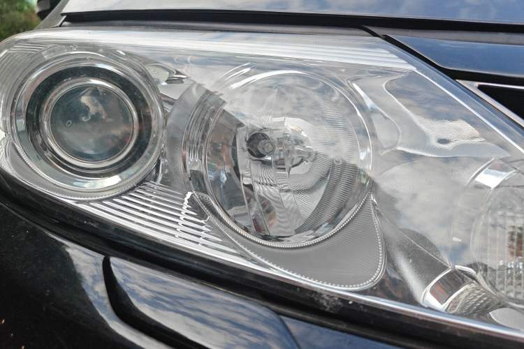 Used Toyota Previa 2006 2.4L 7-Seater Standard Edition Right Front Headlight