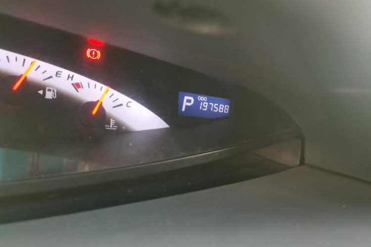 Used Toyota Previa 2006 2.4L 7-Seater Standard Edition Odometer Close Up
