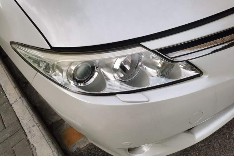 Used Toyota Previa 2006 2.4L 7-Seater Standard Edition Right Front Headlight