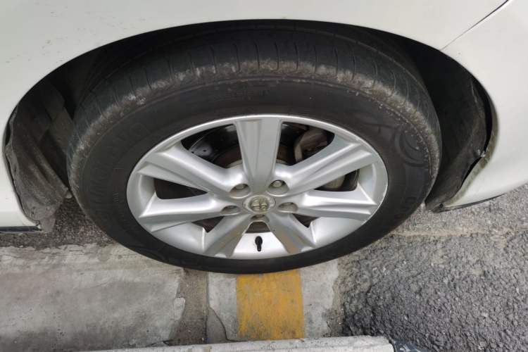 Used Toyota Previa 2006 2.4L 7-Seater Standard Edition Right Front Wheel Hub