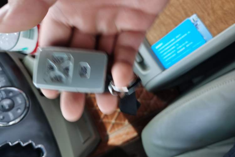 Used Toyota Previa 2006 2.4L 7-Seater Standard Edition Vehicle Key