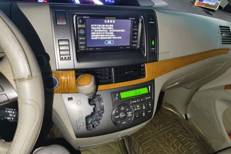 Used Toyota Previa 2006 2.4L 7-Seater Standard Edition Audio And AC Panel