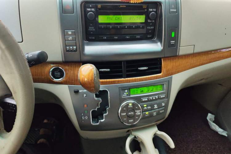 Used Toyota Previa 2006 2.4L 7-Seater Standard Edition Audio And AC Panel