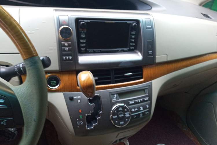 Used Toyota Previa 2006 2.4L 7-Seater Luxury Edition Audio And AC Panel