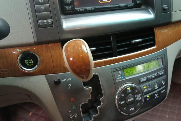 Used Toyota Previa 2006 2.4L 7-Seater Standard Edition Gear Lever