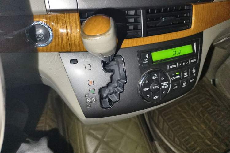 Used Toyota Previa 2006 2.4L 7-Seater Standard Edition Gear Lever