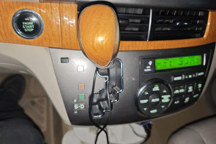 Used Toyota Previa 2006 2.4L 7-Seater Luxury Edition Gear Lever