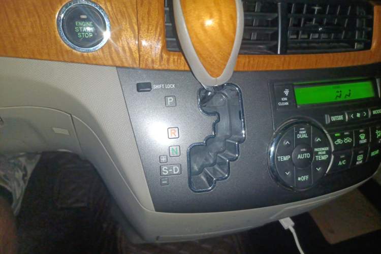 Used Toyota Previa 2006 2.4L 7-Seater Standard Edition Gear Lever