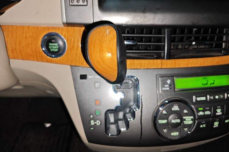 Used Toyota Previa 2006 2.4L 7-Seater Luxury Edition Gear Lever