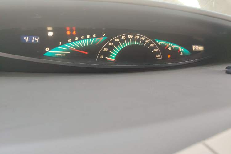 Used Toyota Previa 2006 2.4L 7-Seater Luxury Edition Instrument Cluster