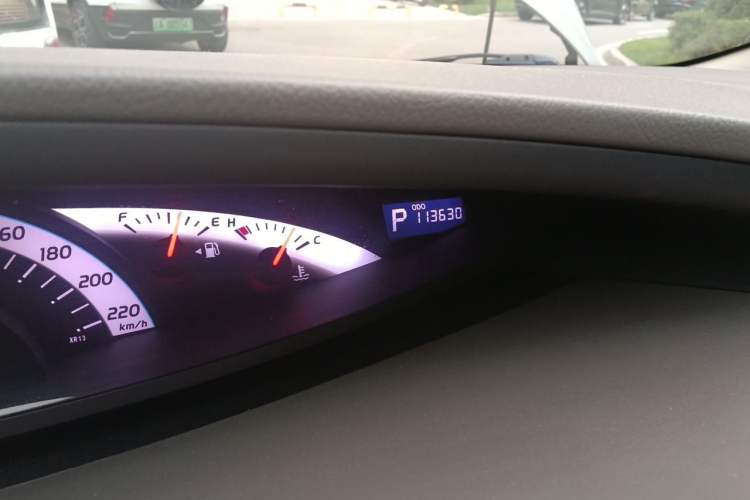 Used Toyota Previa 2006 2.4L 7-Seater Standard Edition Odometer Close Up