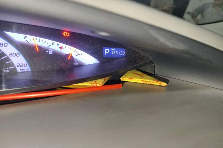 Used Toyota Previa 2006 2.4L 7-Seater Standard Edition Odometer Close Up