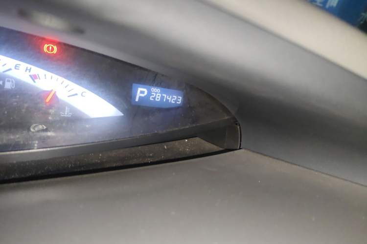 Used Toyota Previa 2006 2.4L 7-Seater Luxury Edition Odometer Close Up
