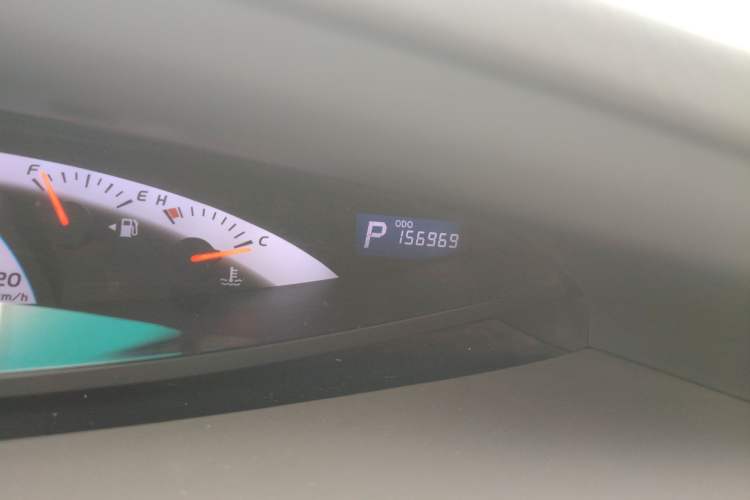 Used Toyota Previa 2006 2.4L 7-Seater Luxury Edition Odometer Close Up