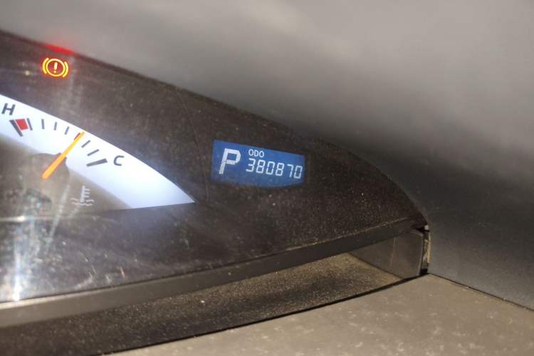 Used Toyota Previa 2006 2.4L 7-Seater Luxury Edition Odometer Close Up