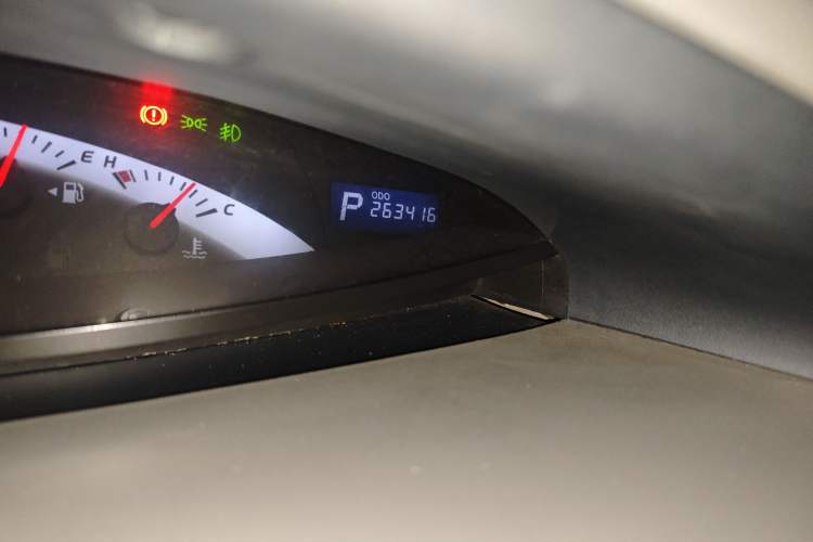 Used Toyota Previa 2006 2.4L 7-Seater Luxury Edition Odometer Close Up