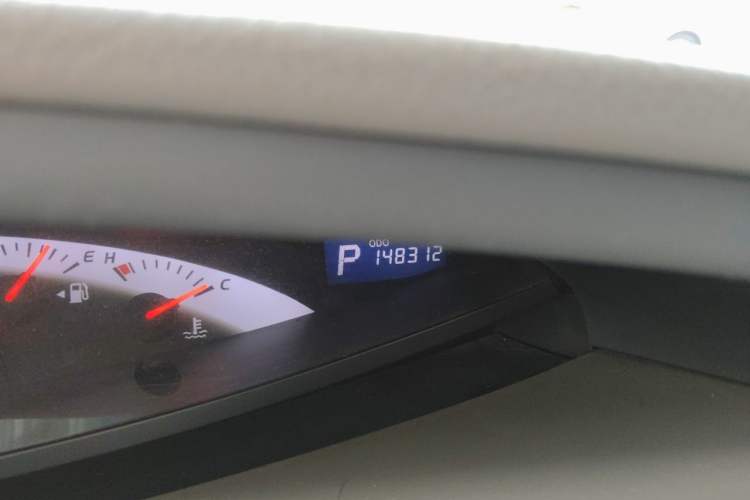 Used Toyota Previa 2006 2.4L 7-Seater Luxury Edition Odometer Close Up