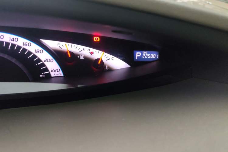 Used Toyota Previa 2006 2.4L 7-Seater Standard Edition Odometer Close Up