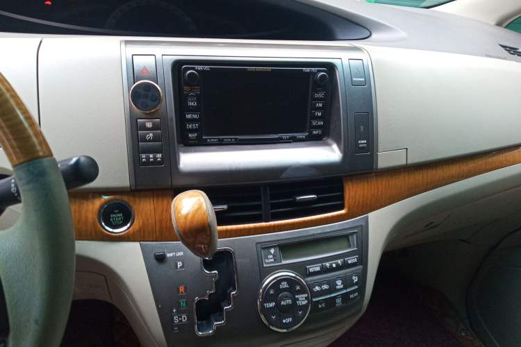 Used Toyota Previa 2006 2.4L 7-Seater Luxury Edition Odometer Close Up