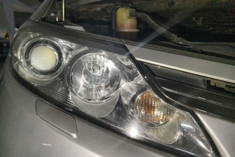 Used Toyota Previa 2006 2.4L 7-Seater Standard Edition Right Front Headlight